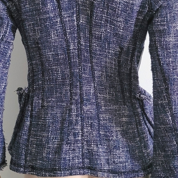 Fitted Textured Blazer with Frayed Edges - Picture 12 of 16